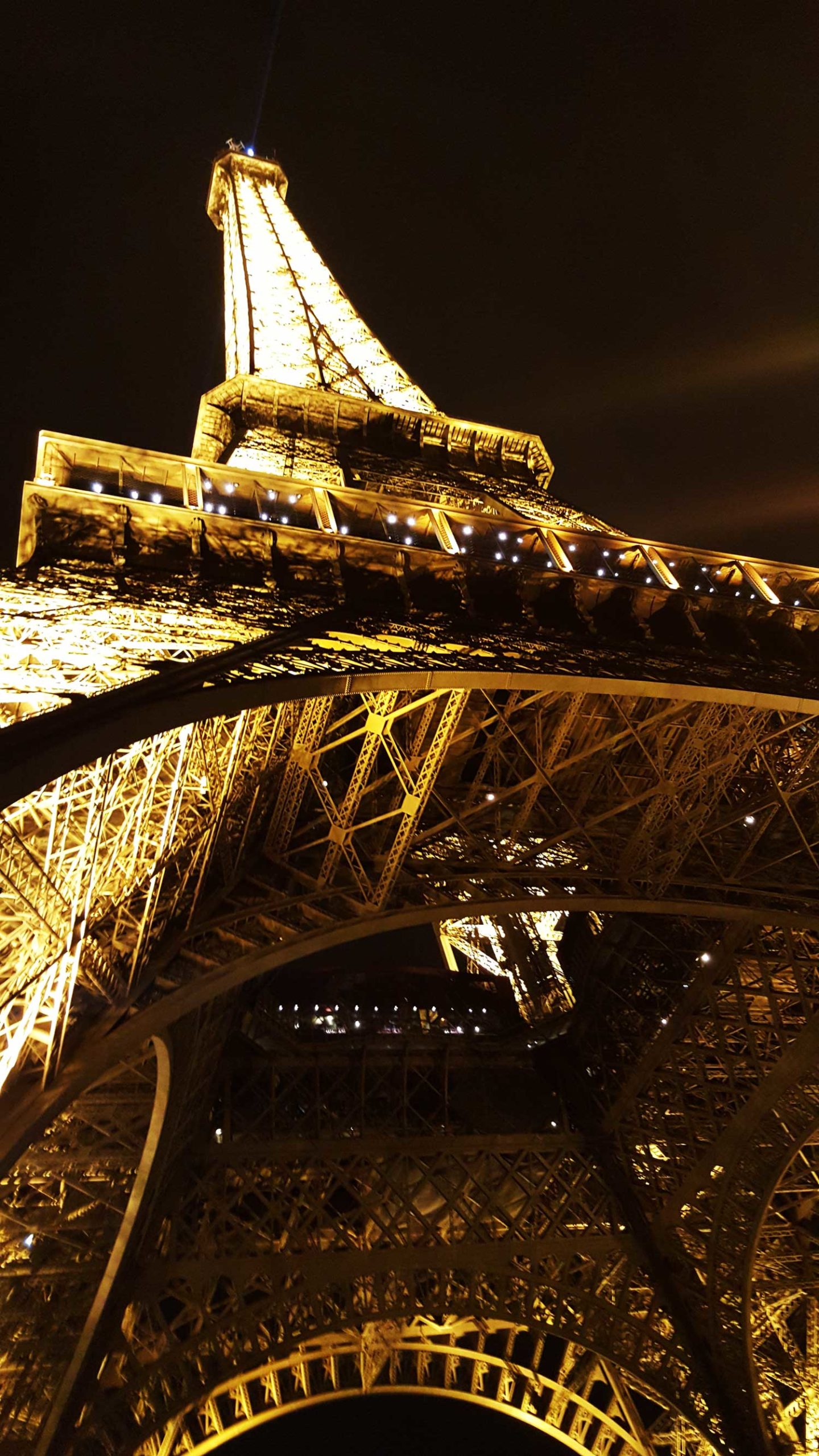 Torre Eiffel iluminada 