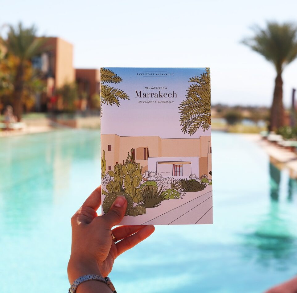 Guide de voyage WanderWorld pour Marrakech, présentant une illustration stylisée du complexe hôtelier Park Hyatt Marrakech.