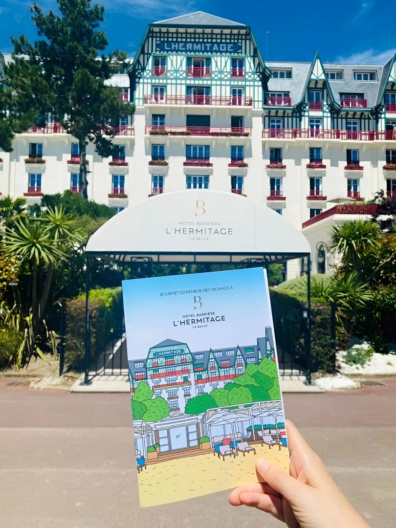 L'illustration présente la façade emblématique de l'Hôtel Barrière L'Hermitage situé à La Baule, en France.